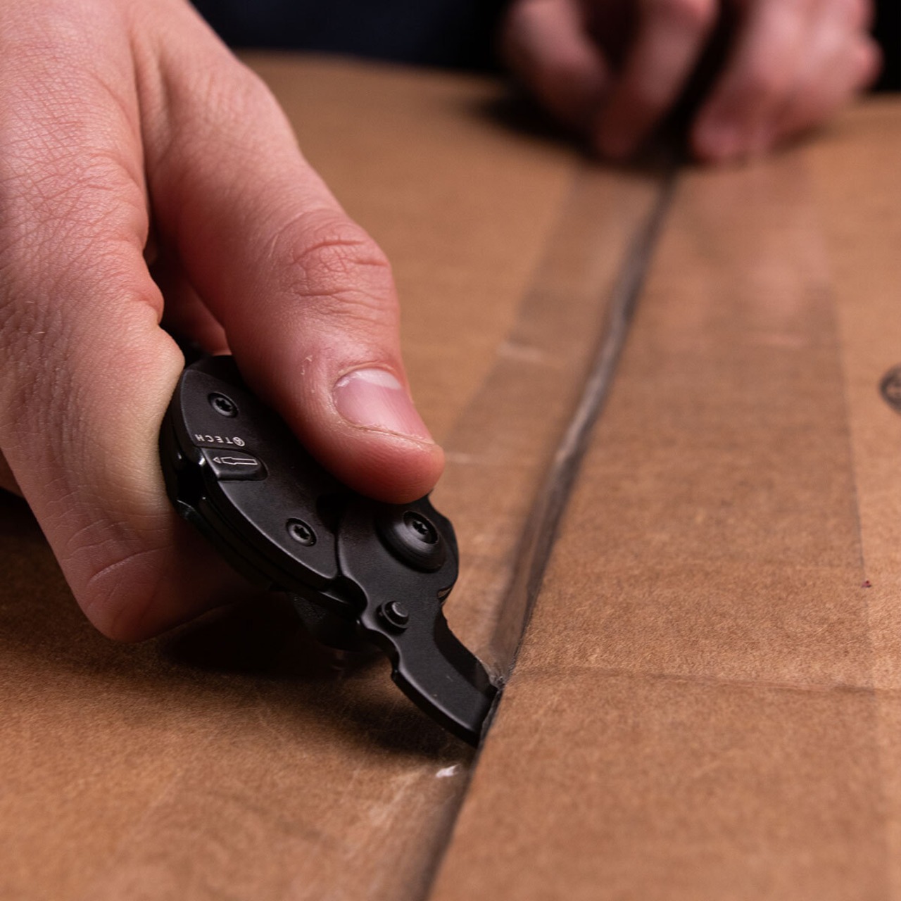 8 in 1マルチツールキーチェーン