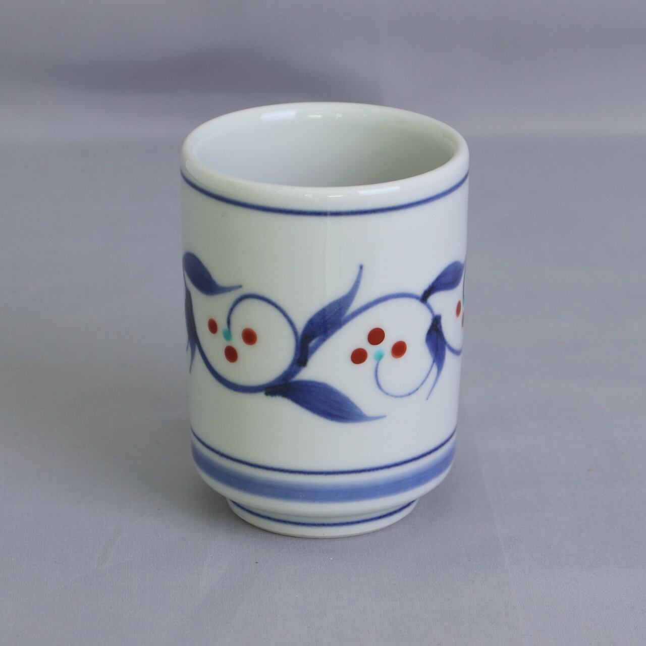 砥部焼 千山窯 湯呑（中） 上絵三ッ紋