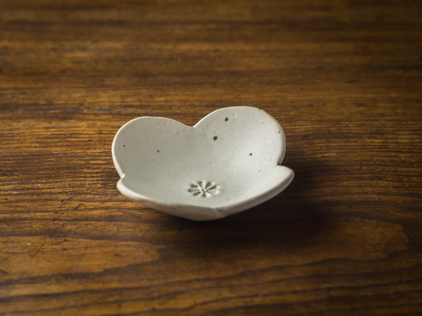 白釉 花形小皿（小鉢・豆皿）／阿部 恵里