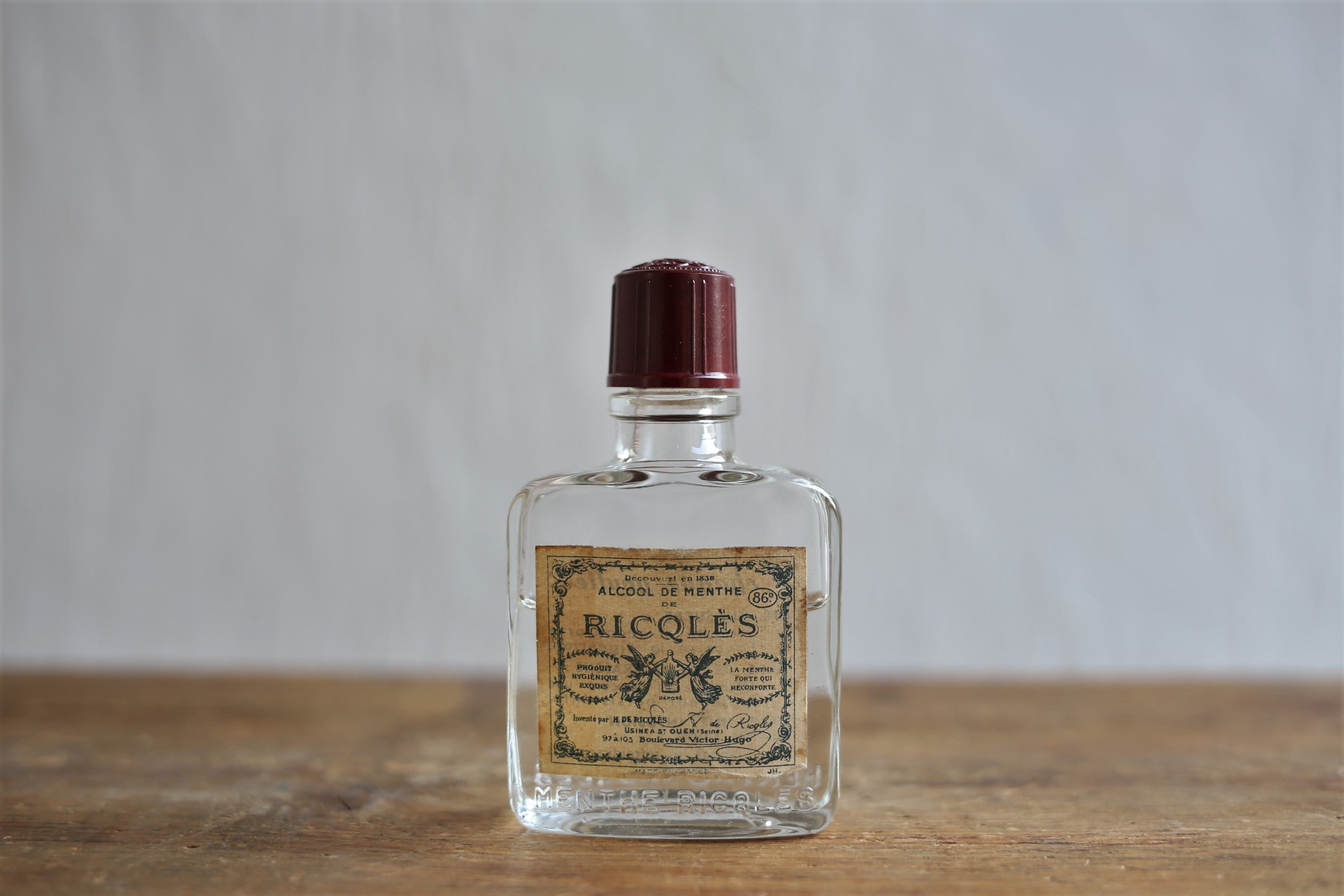 フランス アンティーク ヴィンテージ『RICQLES』ガラス瓶 ベークライト蓋 N-02518