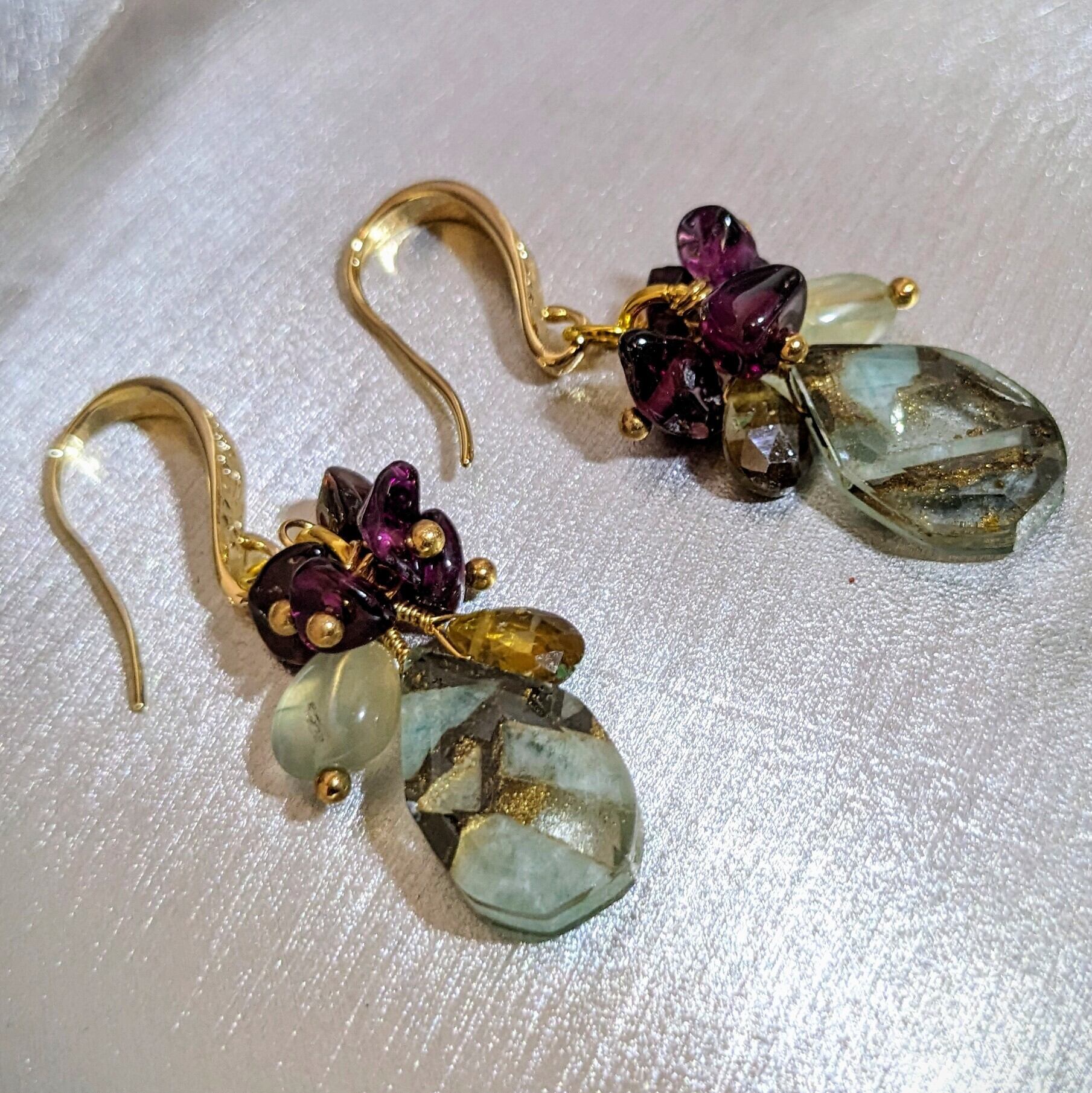 黒と金のソウタシエの耳飾り | slothtone