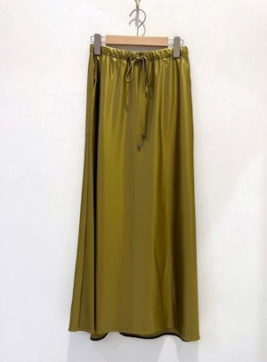 サテンナロースカート