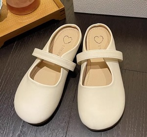 レディース スリッポン サンダル ローヒール ぺたんこ 美脚 脚長 フェイクレザー かわいい 大人可愛い きれいめ シンプル カジュアル おしゃれ かっこいい レトロ フォーマル エレガント ラブリー キュート ガーリー クール モード モダン 主役級 存在感 こなれ感 シック クラシック 春 夏 秋 冬 卒業式 卒園式 謝恩会 オールシーズン 通勤 通学 デート お出かけ アウトドア パーティー イベント リゾート 海外 ホテル レストラン 公園 休日 デイリー 普段使い お揃い 韓国 コーデ スタイル