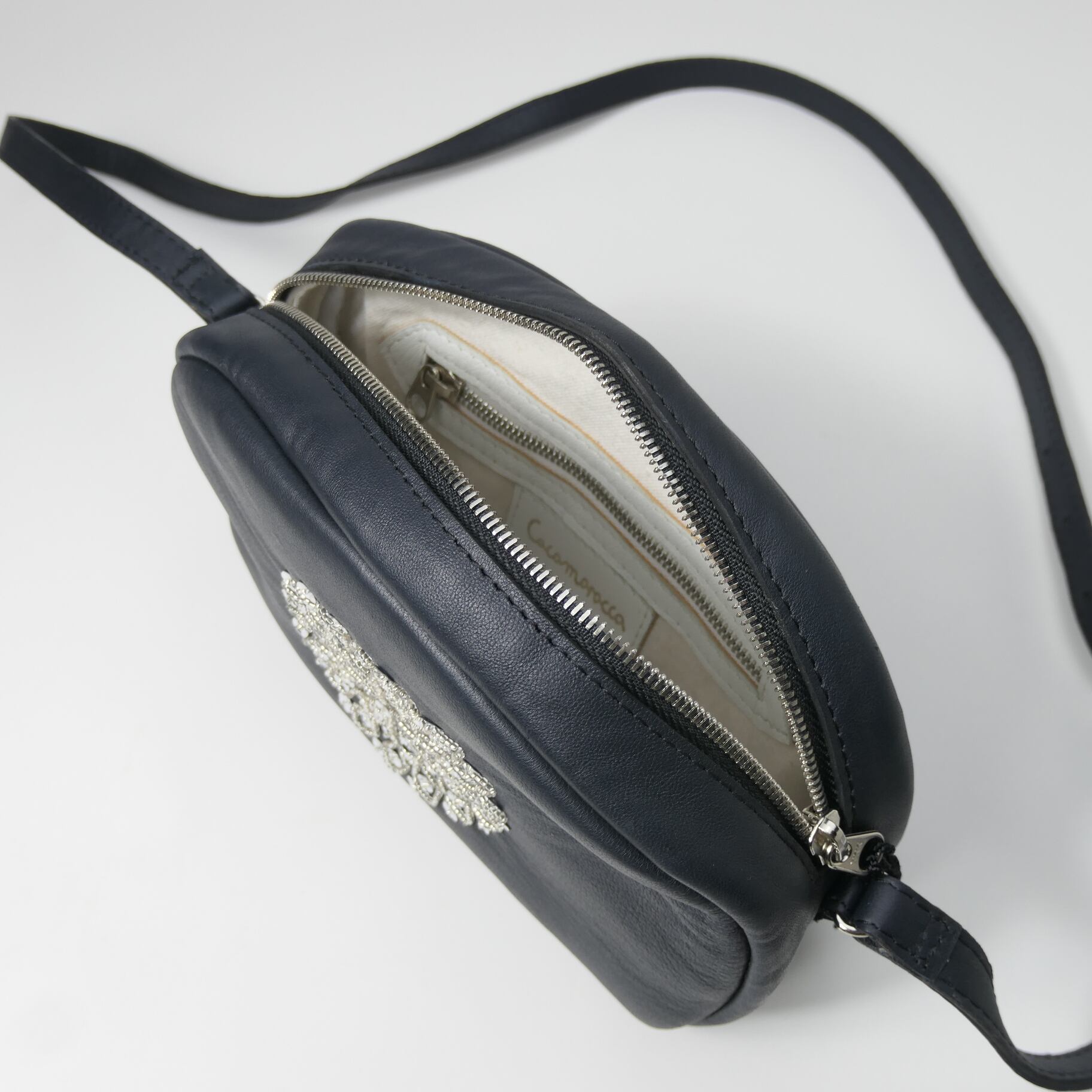 ブラック レザー ショルダー バッグ（スパンコール&ビーズ刺しゅう