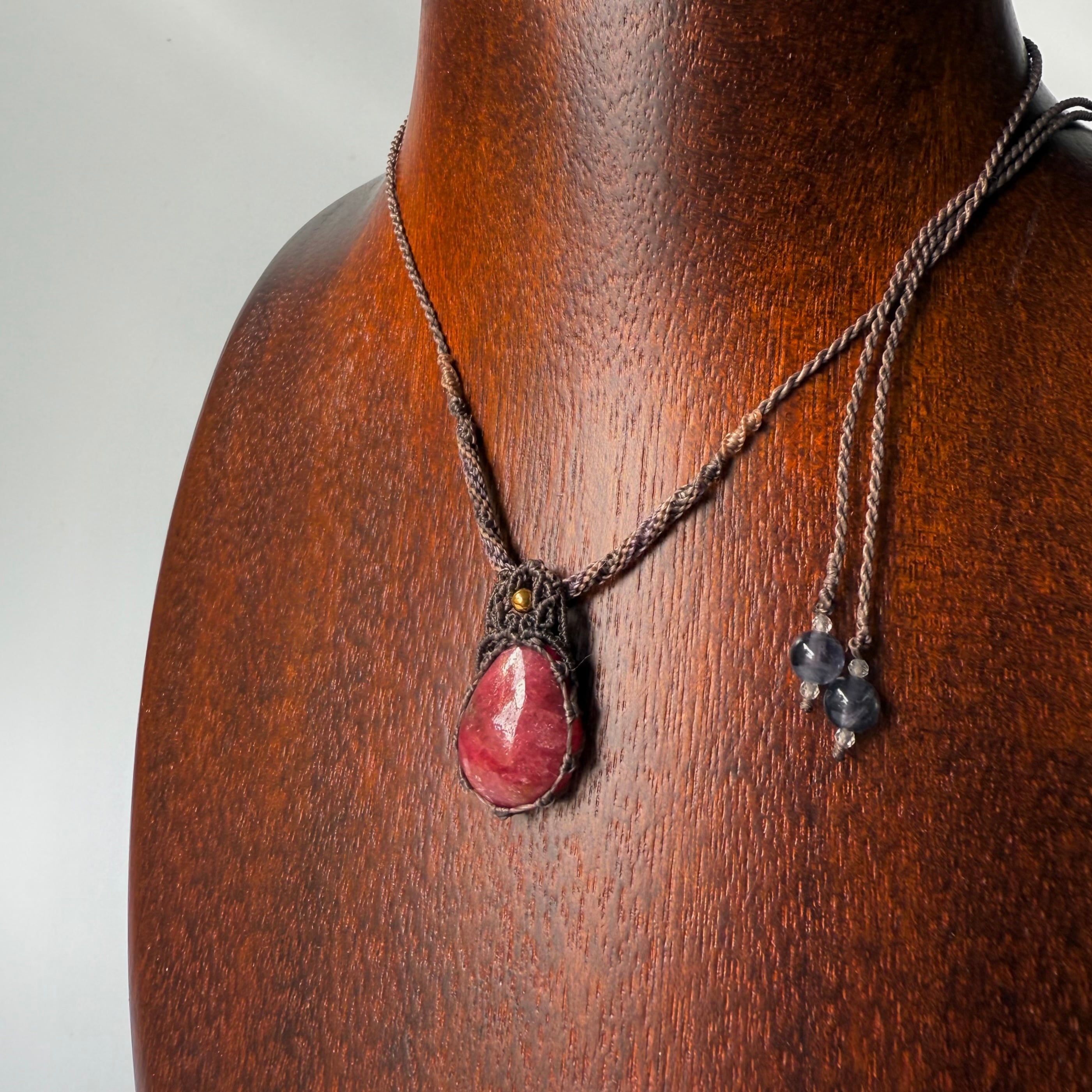 ネット限定 § マクラメ編み § ロードナイト（アンゴラ産） § しずく型