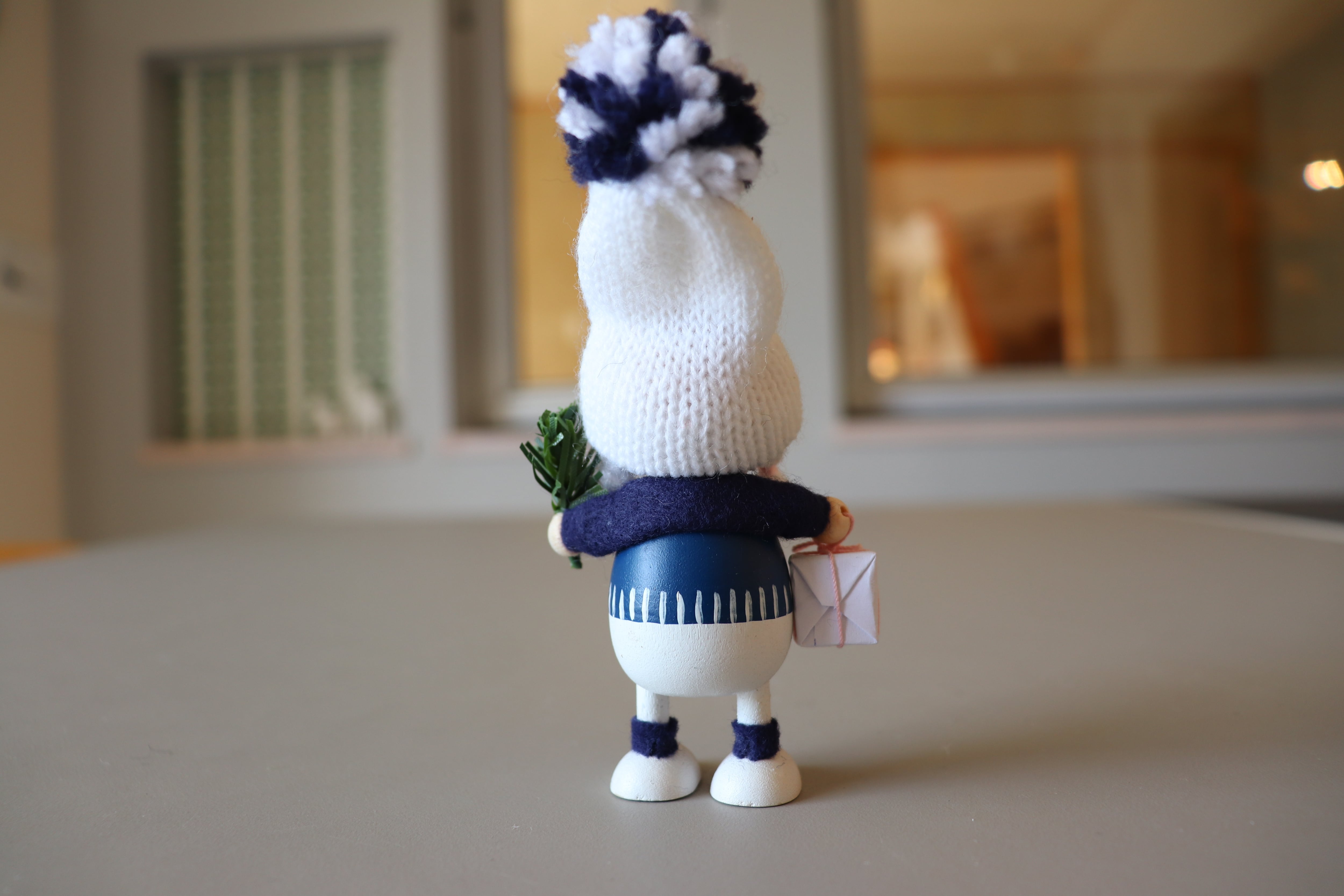 Nordika nisse/ノルディカニッセ 2024 プレゼントを持った青い胴長の