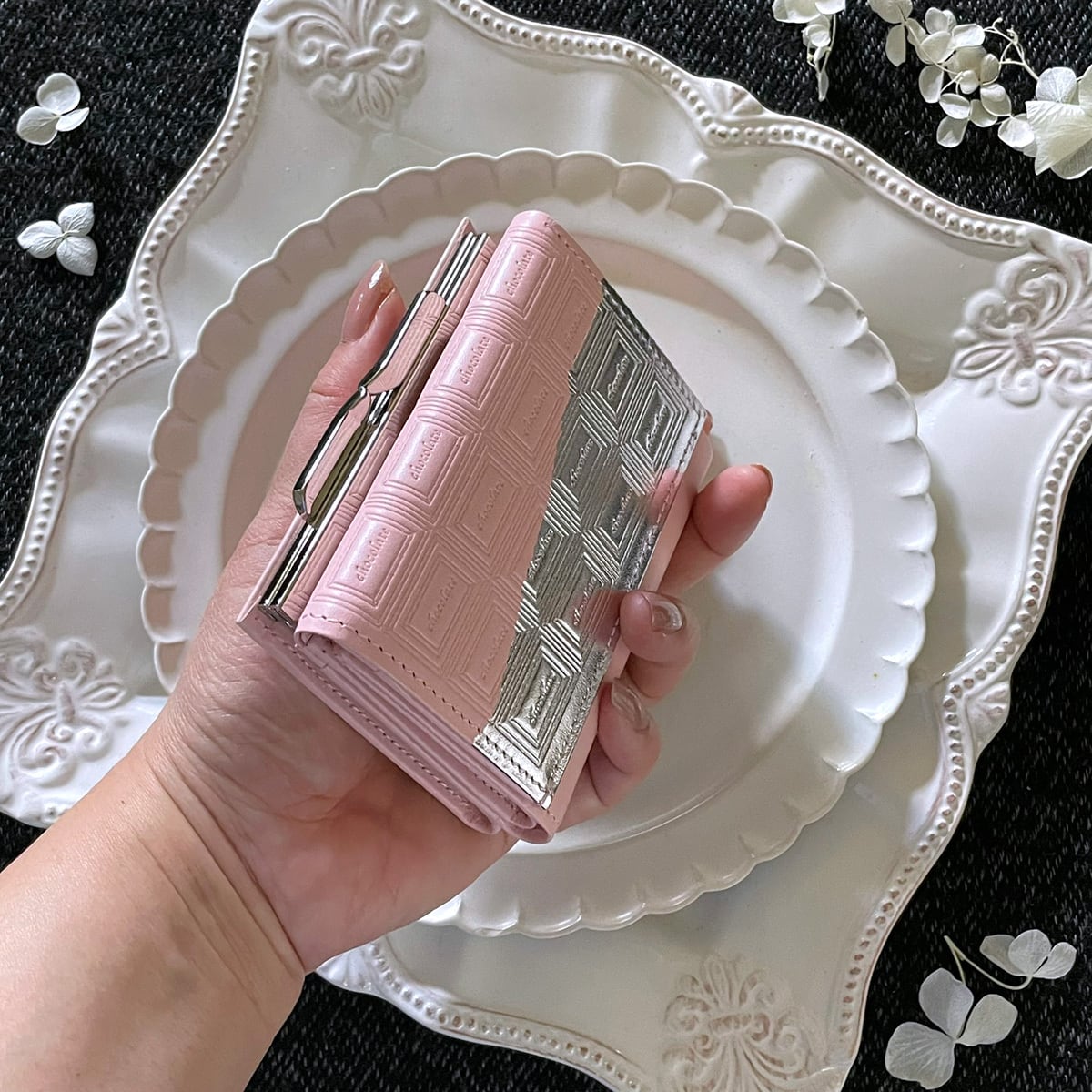 t.rooms ストロベリーチョコ 財布 新品 革のストロベリーチョコ・三折財布（銀の包み紙） | キッサ・ティー