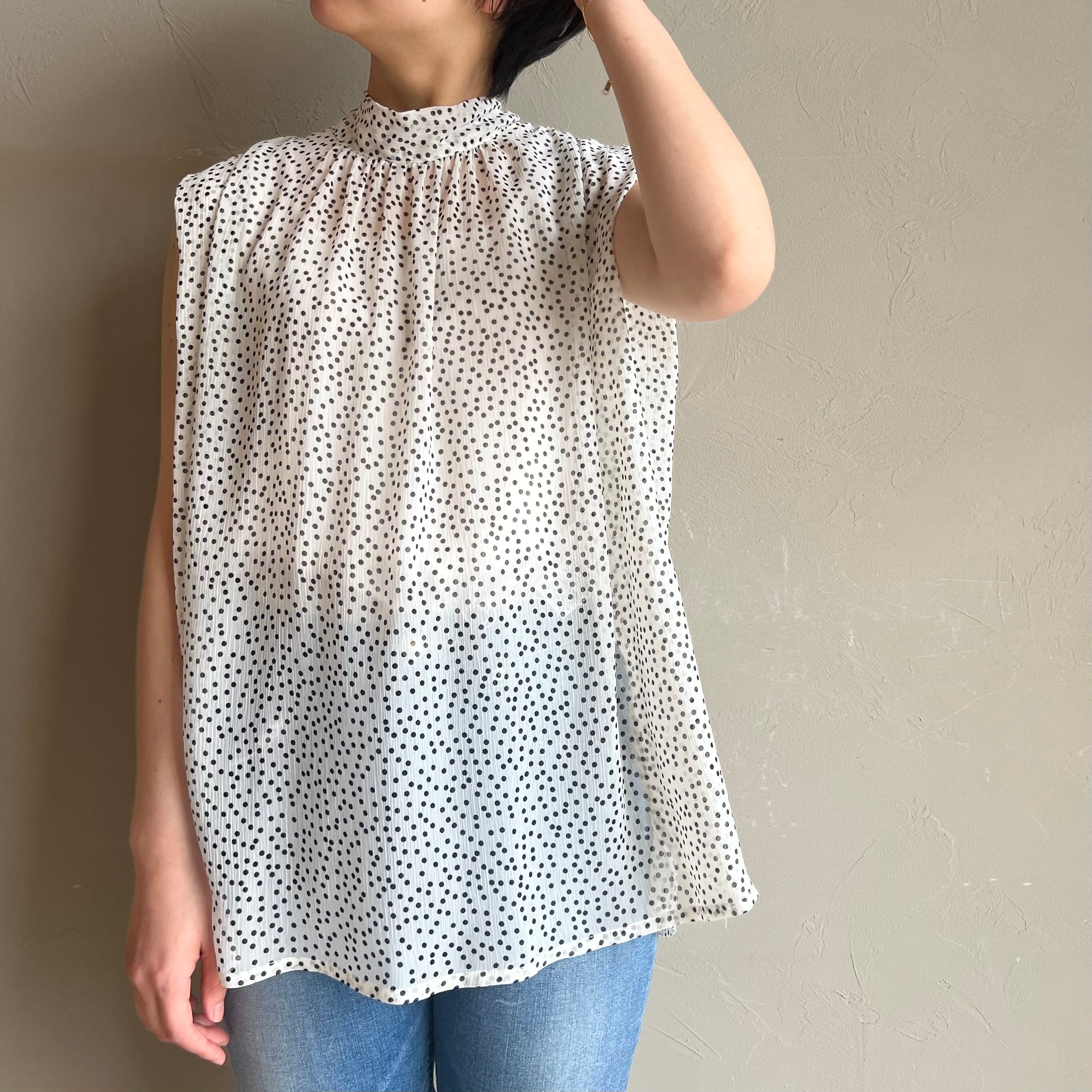 HERENCIA 】- H423136 - ドットスリーブレスボウタイブラウス HERENCIA 】- H423136 - ドットスリーブレスボウタイブラウス