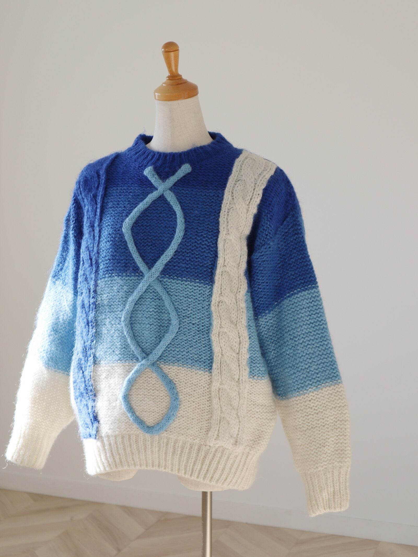 ●made in ITALY blue gradation cable design wool sweater