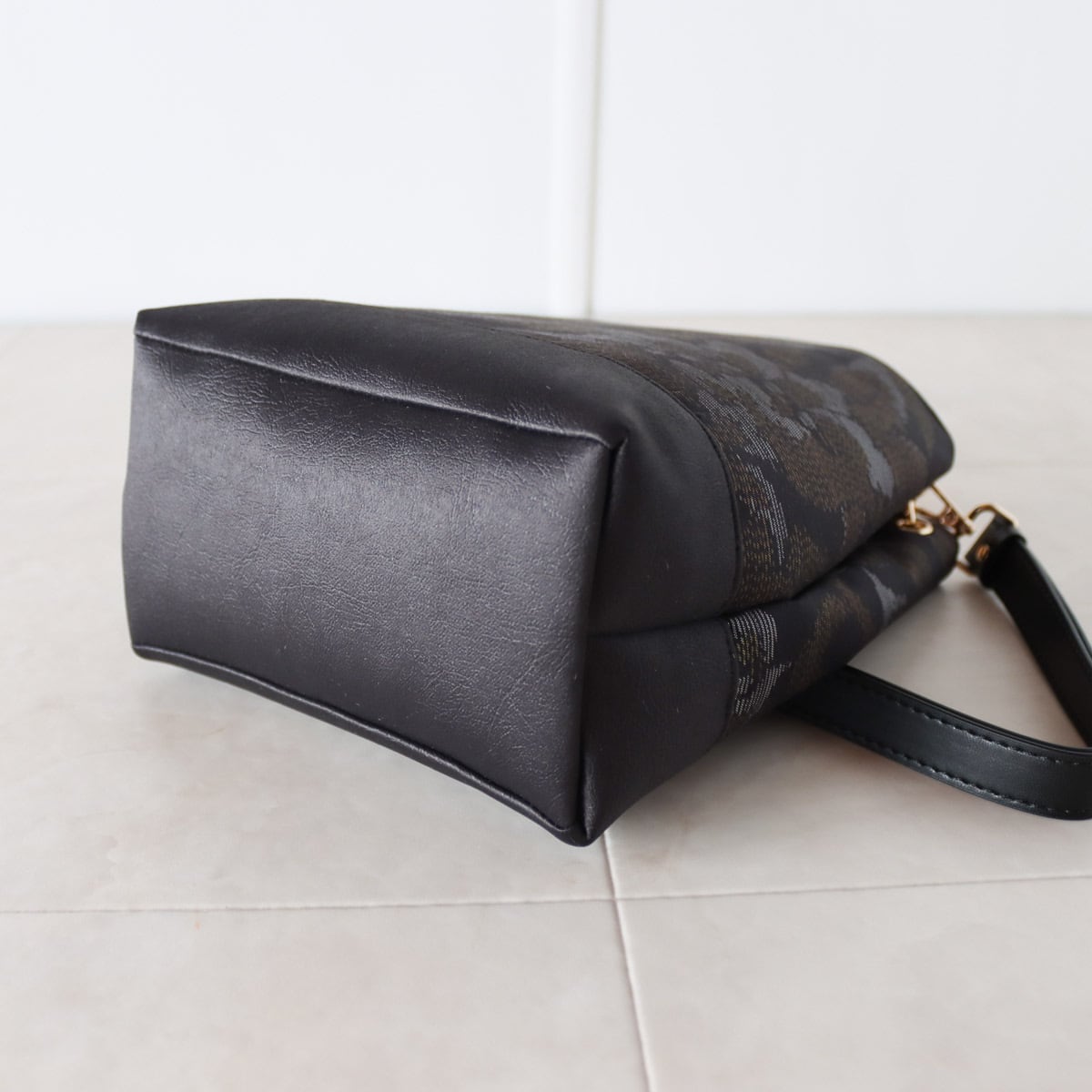 One Handle Bag 17/大島紬ブラック更紗模様/大島紬リメイクバッグ