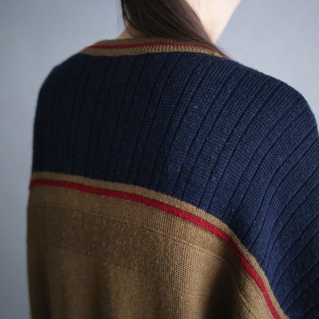 "刺繍" bi-color 3D line and cable knit pattern loose sweater