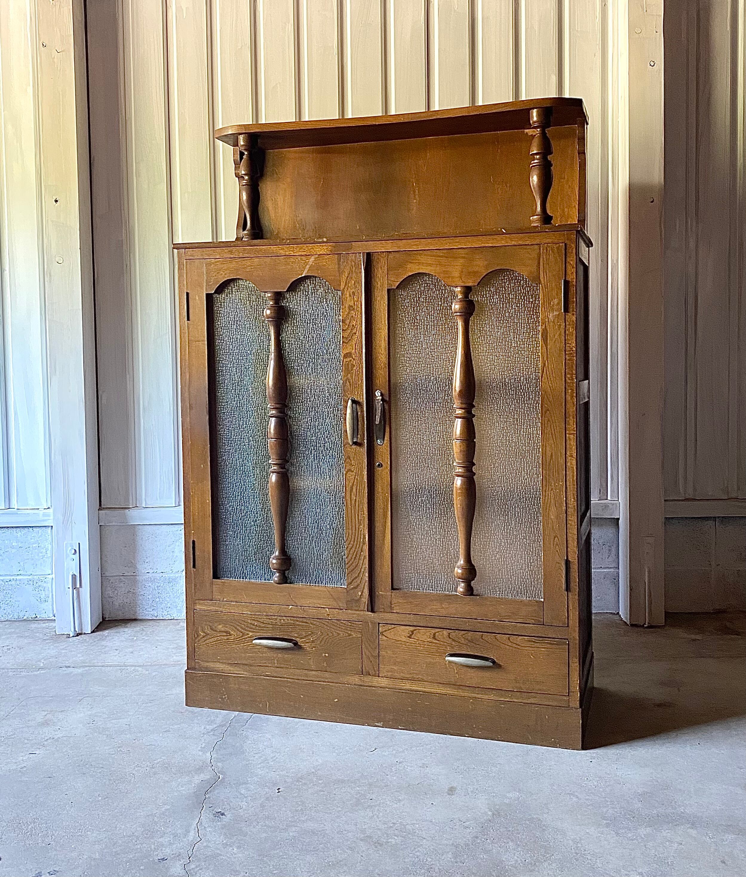 ろくろ飾りのキャビネット モールガラス 古家具 古道具 本棚 食器棚