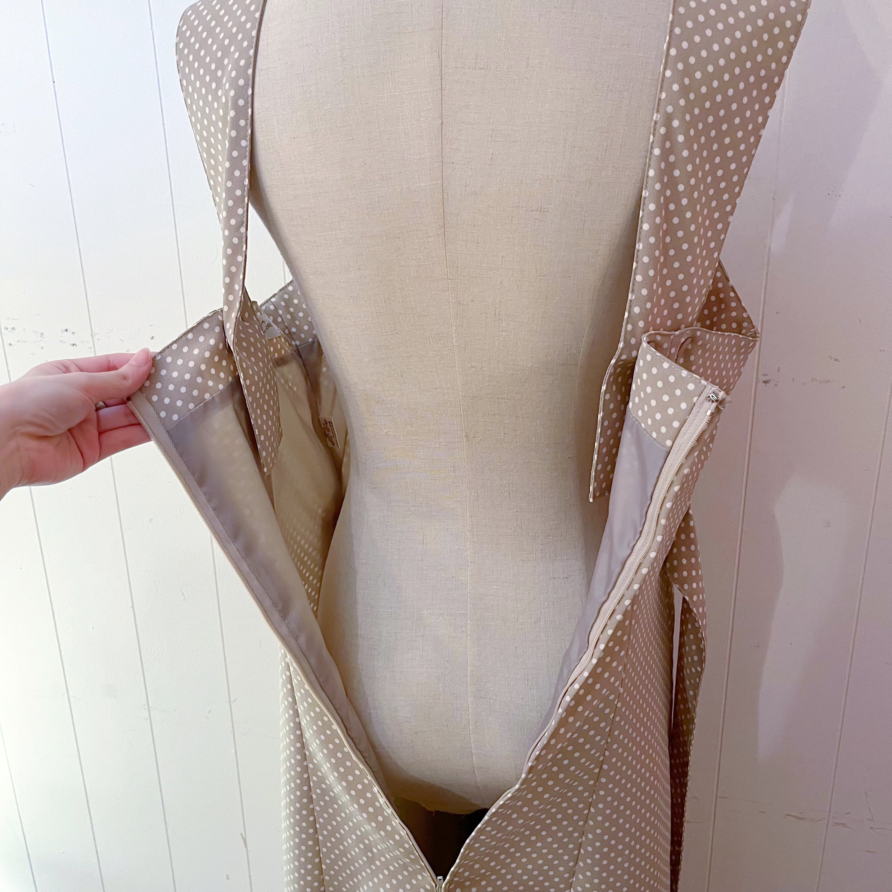 beige dot waist ribbon jumper skirt