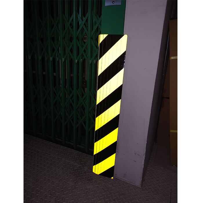 トラ柄クッション THE GUILTY PARTIES トラ柄スリット反射クッション 粘着式 3枚組 厚み10mm 300×900mm