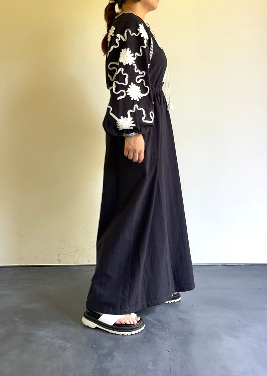 ワンピース Line Emb Sleeveless Dress Sara mallika DF ファッション Line Emb Sleeveless Dress Sara mallika