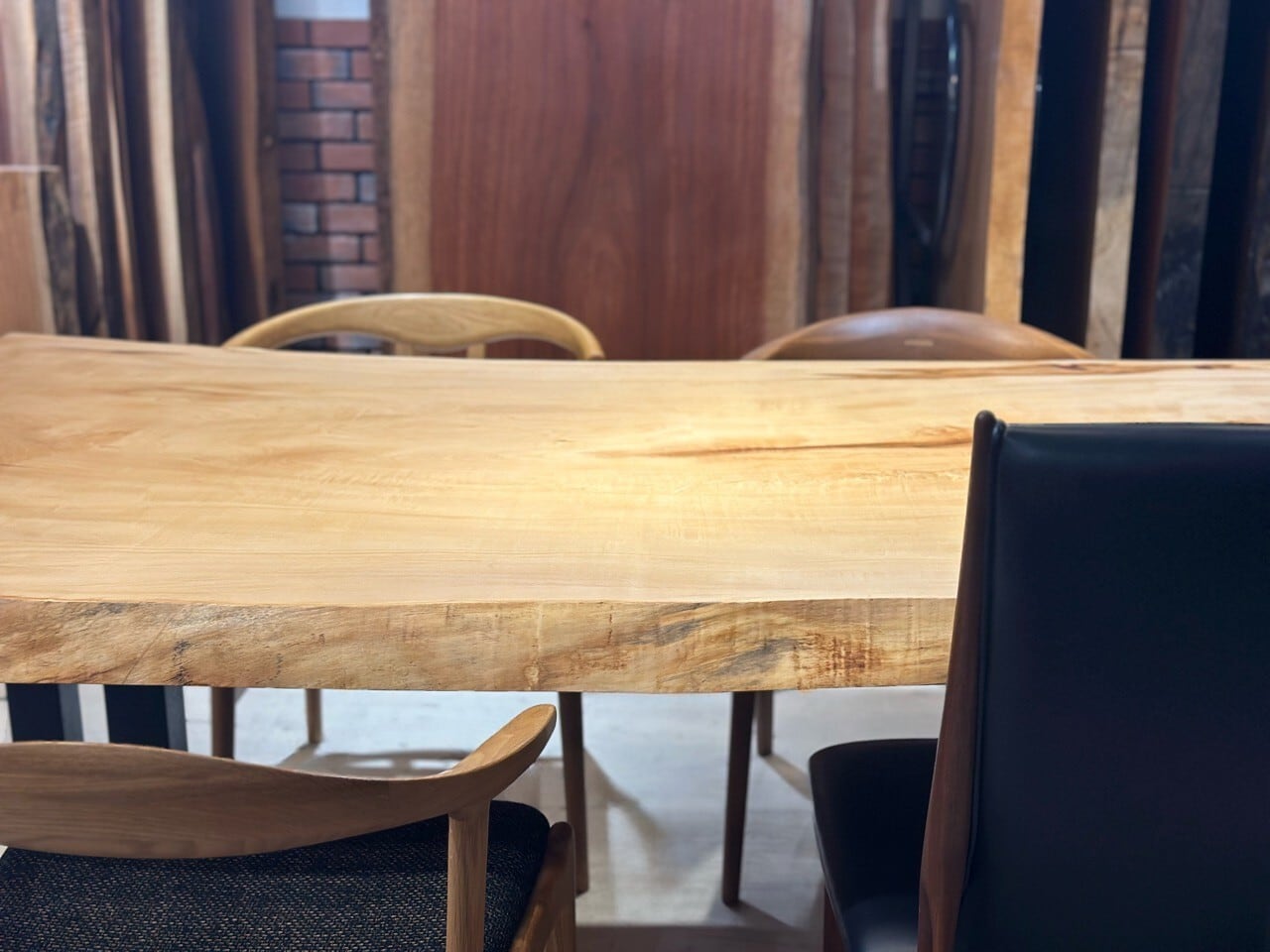 栃（トチ）_1800×850-900×60_浅草本店_テーブル天板/一枚板 262832-1