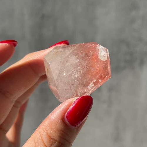 ブラジル・ディアマンティーナ産 ピンクレムリアン｜ハーフポリッシュ結晶