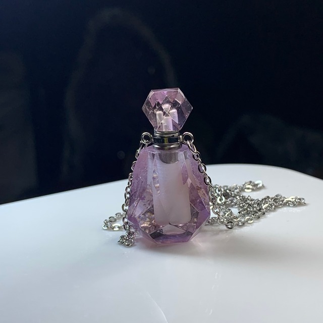 2.可愛いほんのりアメトリン・ミニ香水瓶
