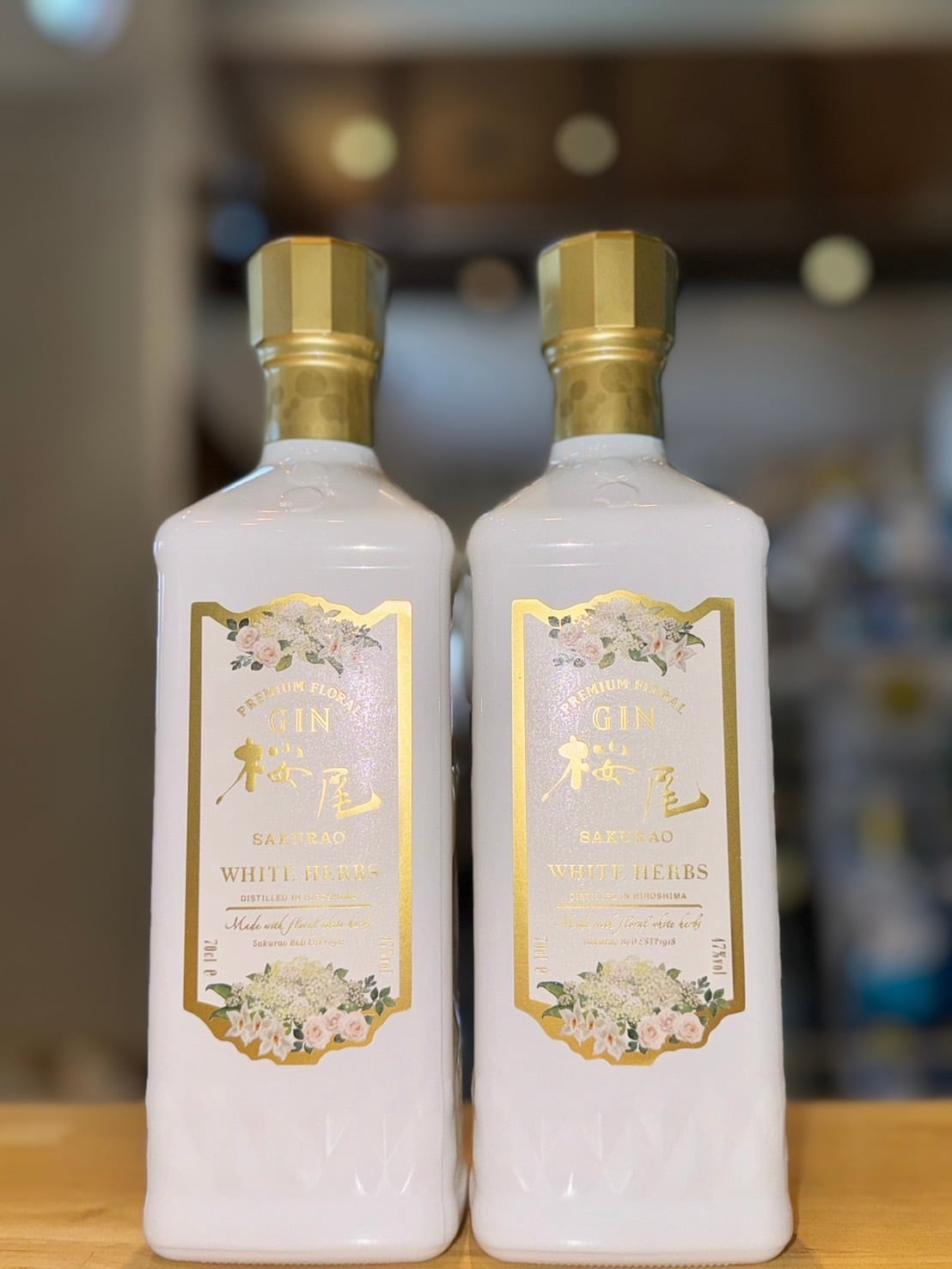 桜尾ジンWHITE HERBS 700ml1本（ｻｸﾗｵﾌﾞﾙﾜﾘｰｱﾝﾄﾞﾃﾞｨｽﾃｨﾗﾘｰ・広島県