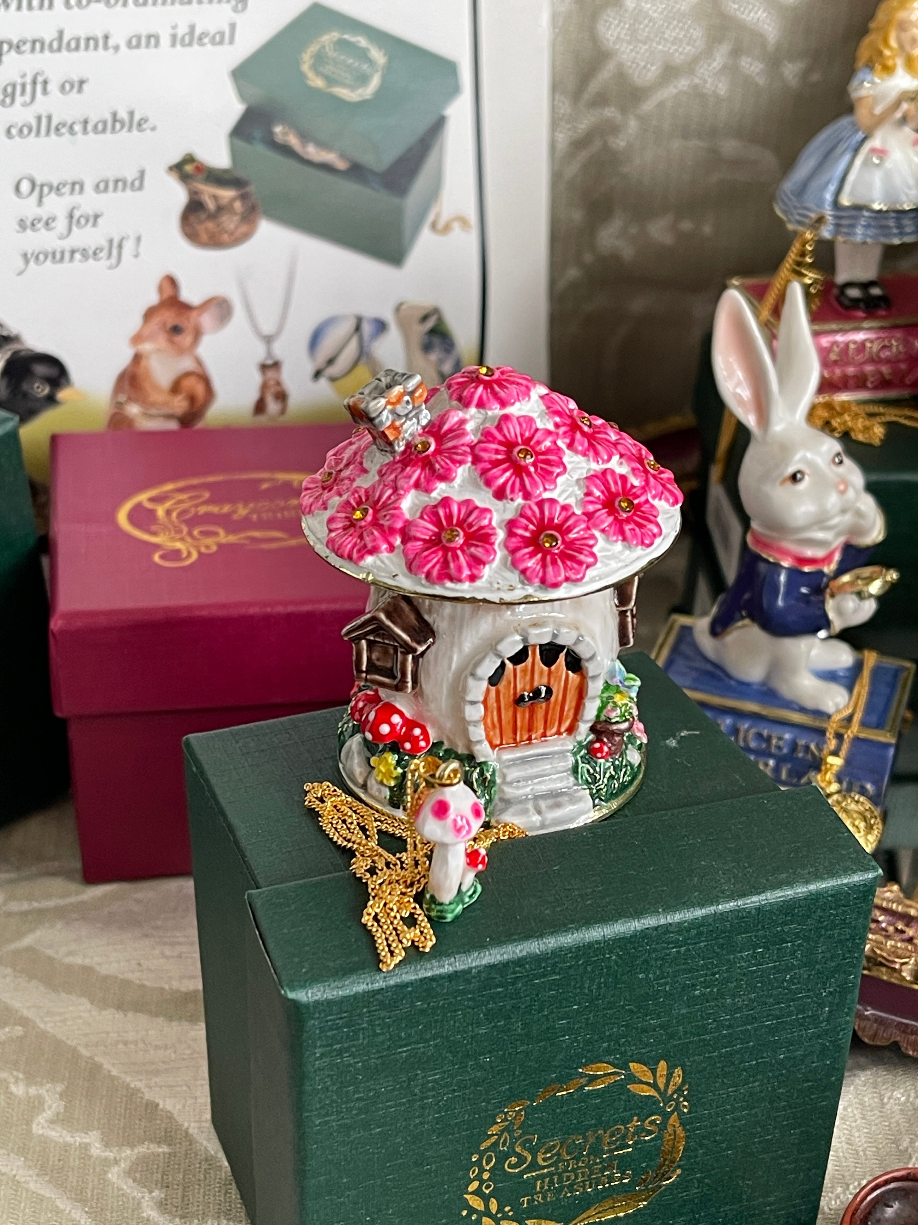 ◇妖精の家◇ネックレス付きエナメルBOX◇シークレット◇トリンケット