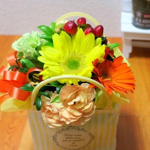 母の日ギフト【バッグアレンジメント（オレンジ系）】  お花はスタッフおまかせ！