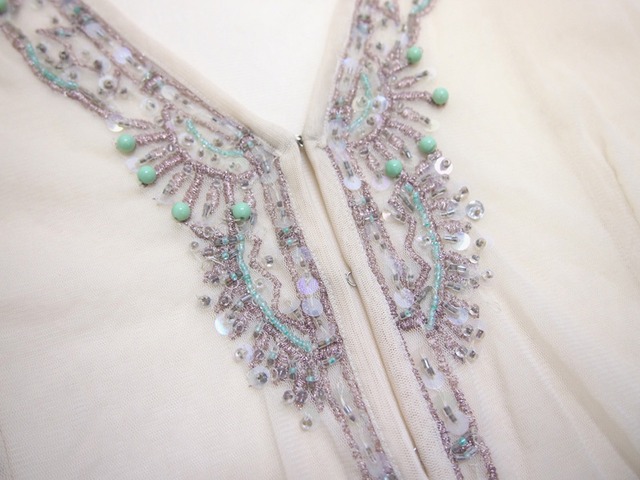 刺繍ビーズのエレ ガントカーディガン　薄手ボレロ 　ビジュー　パーティー　フォー マル