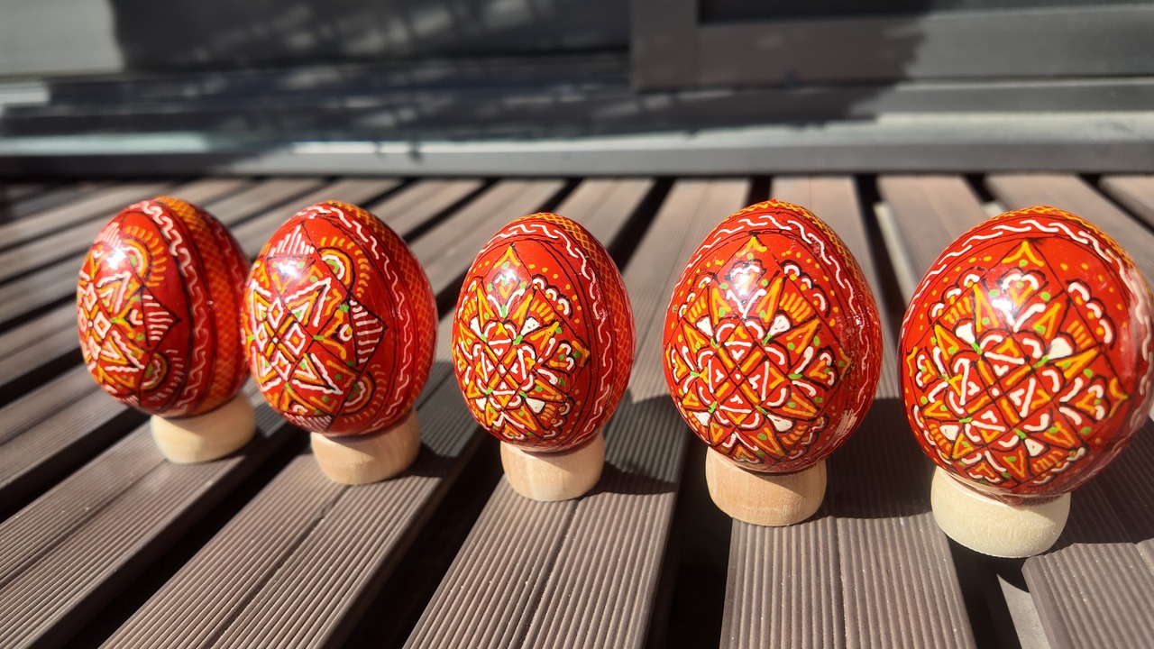 装飾用木製プィサンカ（イースターエッグ）with stand　コロミヤモデル - 2