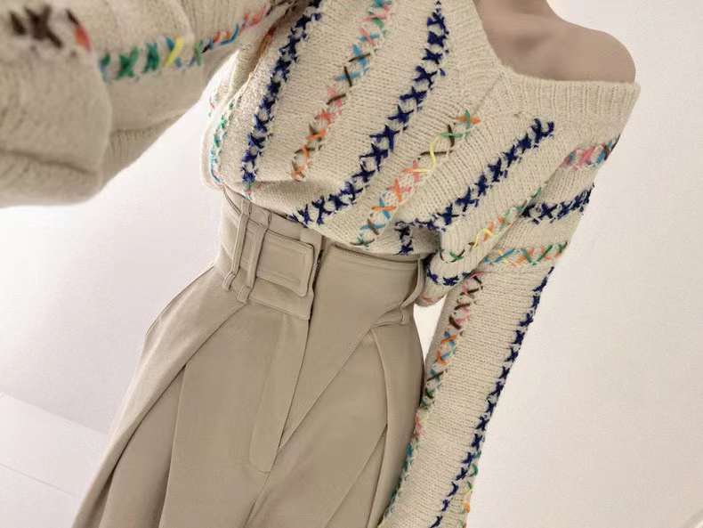 Vネックルーズニットトップス　AJ22231-6097