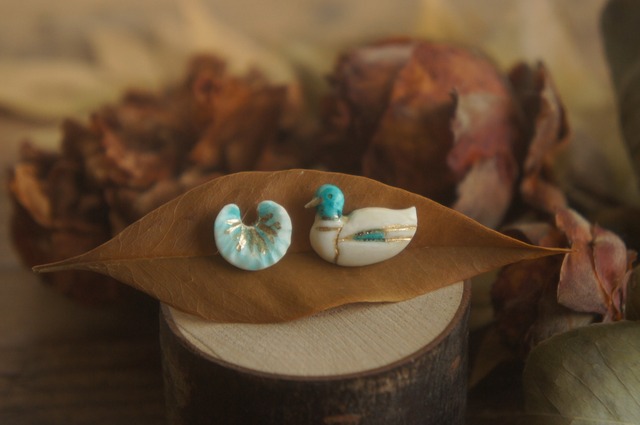 鹿角彫刻「マガモと蓮の葉」ピアス（左右セット）【2】