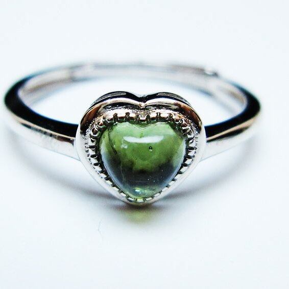 モルダバイト リング モルダウ石 指輪 ハート フリーサイズ 12号 一点物 メール便可 [M便 1/20] 199-583