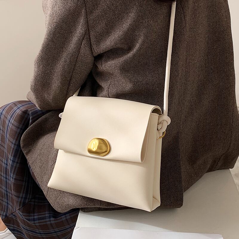 レッドスタイルレザー スクウェア メッセンジャーバッグ Tiancai_Wing_Bag66252115373