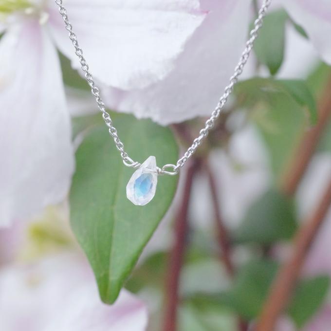 【SV925】✦RainDropRainbow✦.·一粒の虹の雫レインボームーンストーンネックレス.·✦