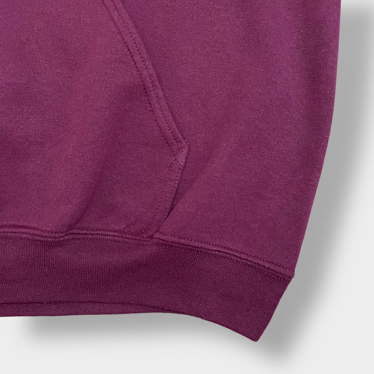 GILDAN プルオーバー パーカー スウェット フーディー プリント アーチロゴ バーガンディ us古着