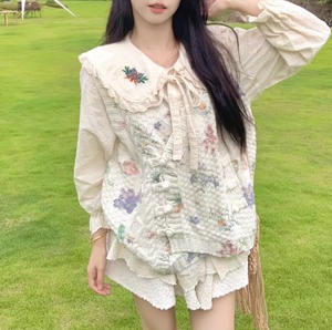 ニットベスト レディース トップス ニット ベスト 袖なし Vネック 襟なし フェミニン リブニット かわいい おしゃれ ガーリー 主役級 存在感 ラブリー キュート カントリー ロマンティック ナチュラル フェミニン 花柄 フラワー 春 秋 冬 ロングシーズン 学生 デート お出かけ 公園 女子会 休日 ホテル ショッピング コンサート ライブ お花見 カフェ 重ね着 韓国 オルチャン コーデ プチプラ 普段使い 着回し モテ 清楚 インスタ映え S M L 春カラー