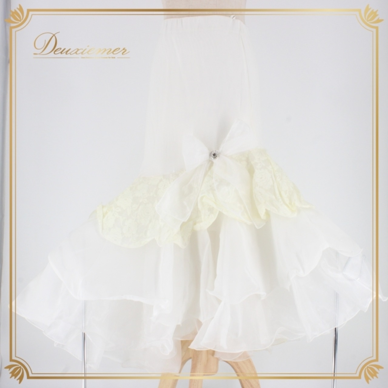 社交ダンス 衣装 スタンダード スカート レッスンウェア レディース 練習着 白 レース ホワイト系 花柄 リボン 清楚 かわいい 可愛い 上品 フェミニン ドレッシー エレガント カジュアル デザイン おしゃれ 普段使い 謝恩会 パーティー 結婚式 お呼ばれ 撮影 かわいらしい 風合い 軽やか 繊細 ふんわり フレア シンプル レディースファッション バルーンスカート