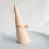 水晶　こつぶ　ゴールドの指輪
