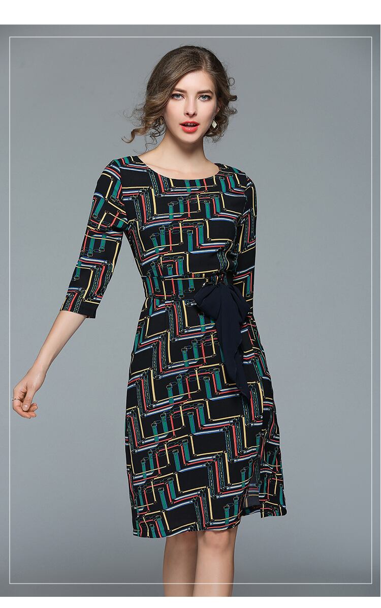 スリット入りワンピース