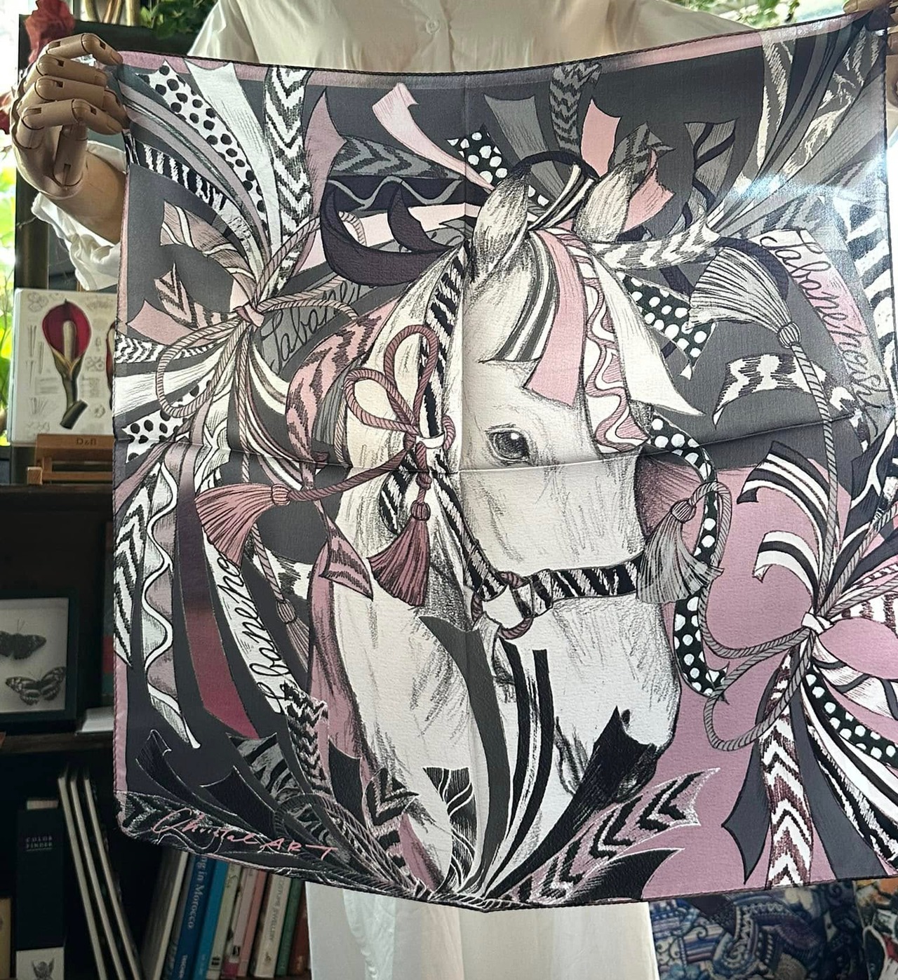 シルクスカーフ「丙午と束ね熨斗(pink)」柄 50cm角