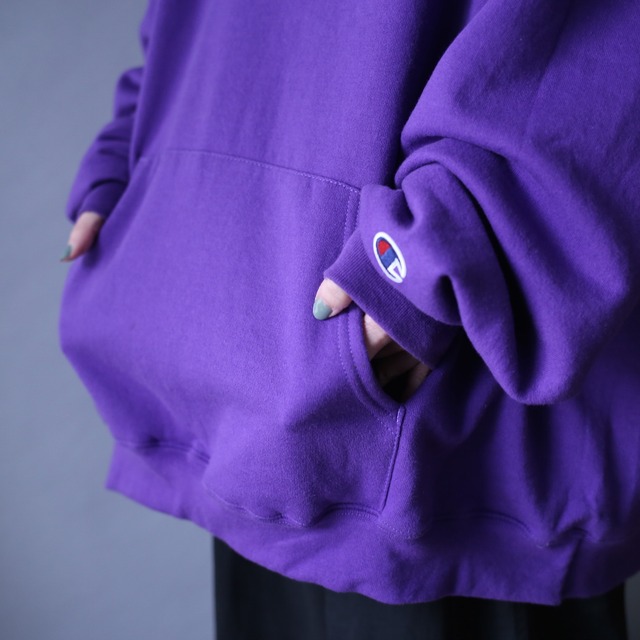 "Champion" violet color super over silhouette sweat parka