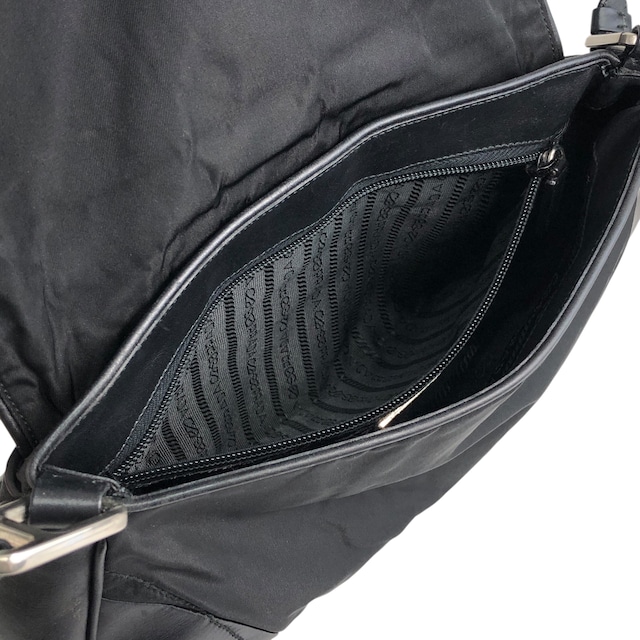 PRADA プラダ ショルダーバッグ ブラック フロントバックル トライアングルロゴ ナイロン ワンショルダーバッグ vintage ヴィンテージ オールド dwjuwu