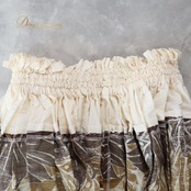 フラダンス 衣装 パウスカート ホワイト系 ハワイアンプリント カヒコ柄 グランジ加工 ハワイアン アロハ フラ ダンス レッスン 練習 ブラウン系 白 茶 華やか おしゃれ かわいい 大人っぽい シングル スカート フレア 軽やか おしゃれな カヒコ柄