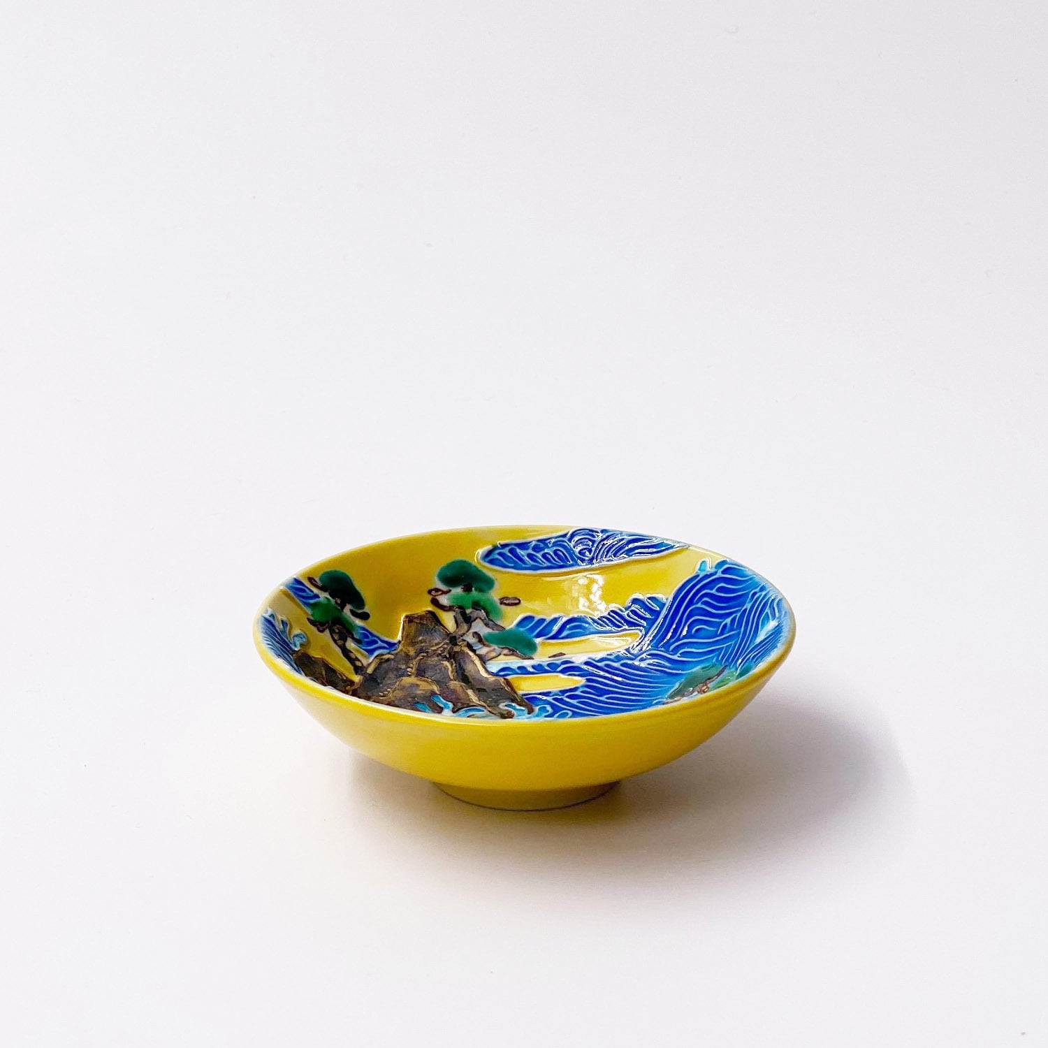 鉄絵交趾松島平盃／Wide sake cup,colored Matushimaｰdesign（wave at