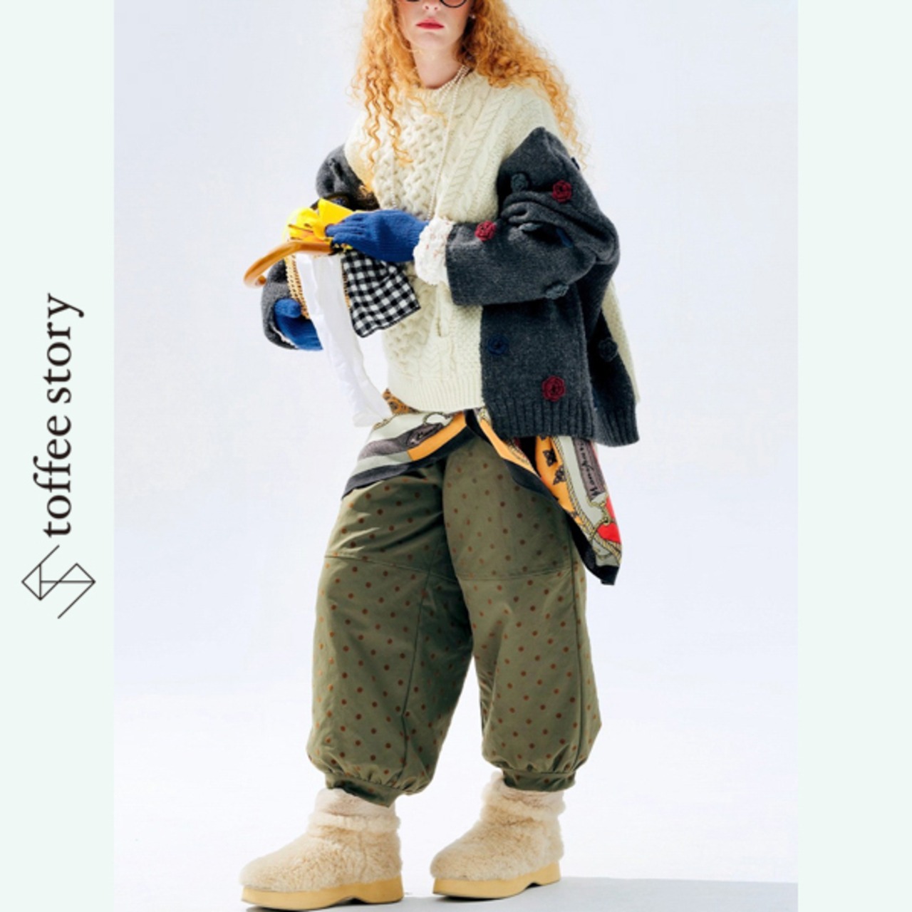 ドット×丸みシルエットのアート系クロップドパンツ 《i0824》