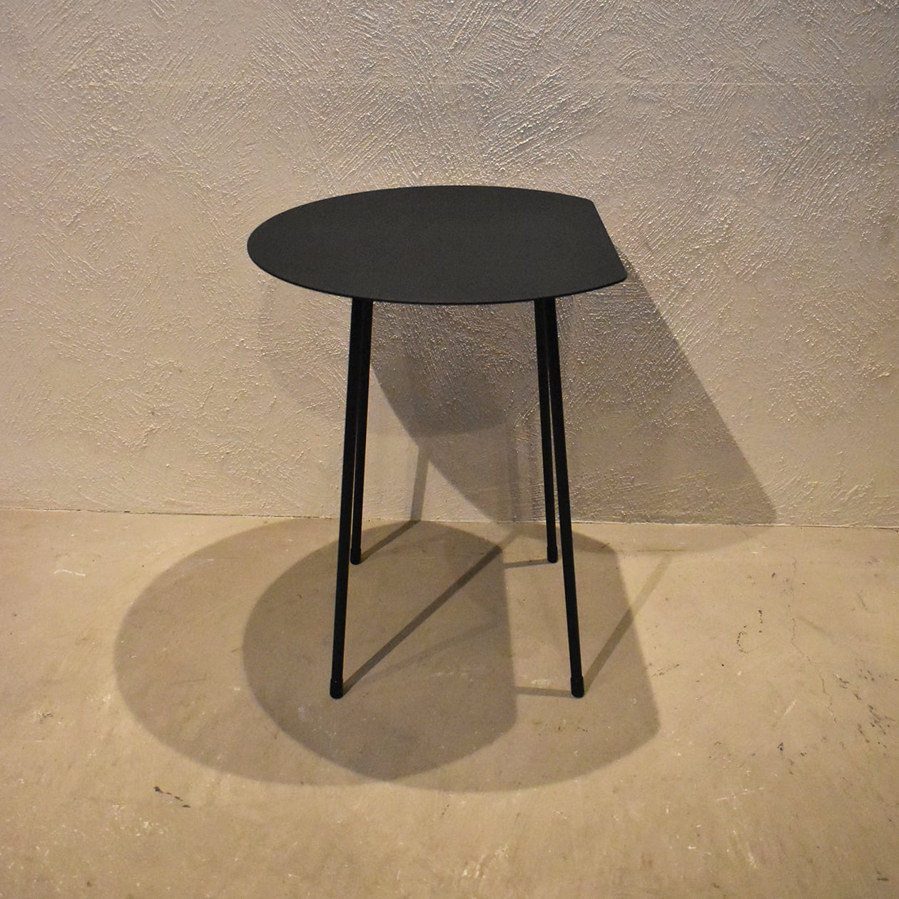 直営店限定商品 サイドテーブル【Te-ST01】 ソファに寄り添う鉄の