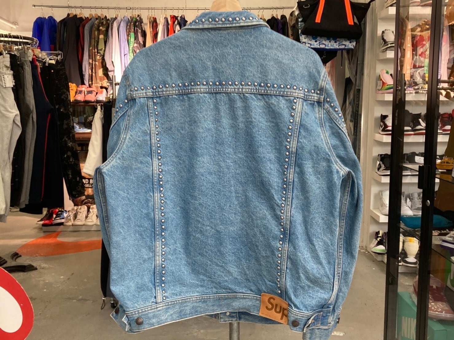 %OFF Supreme STUDDED DENIM TRUCKER JACKET BLUE XL KF   BRAND