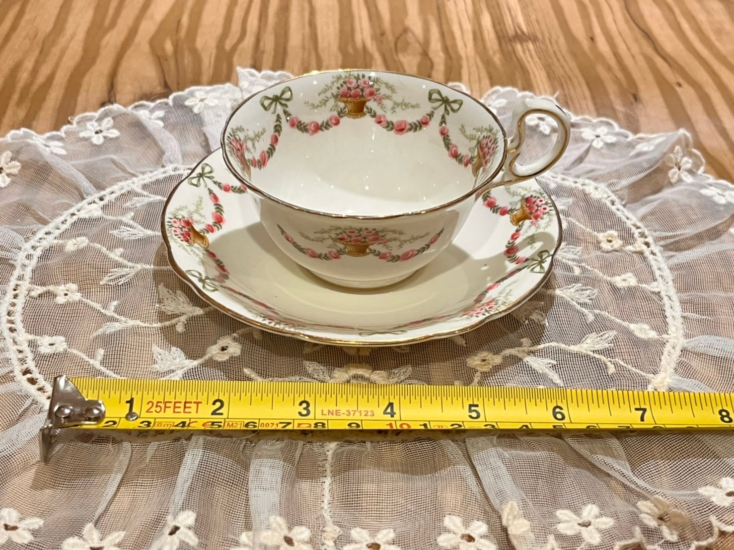エインズレイ（1905－1910年頃） 花のガーランド アンティークカップ