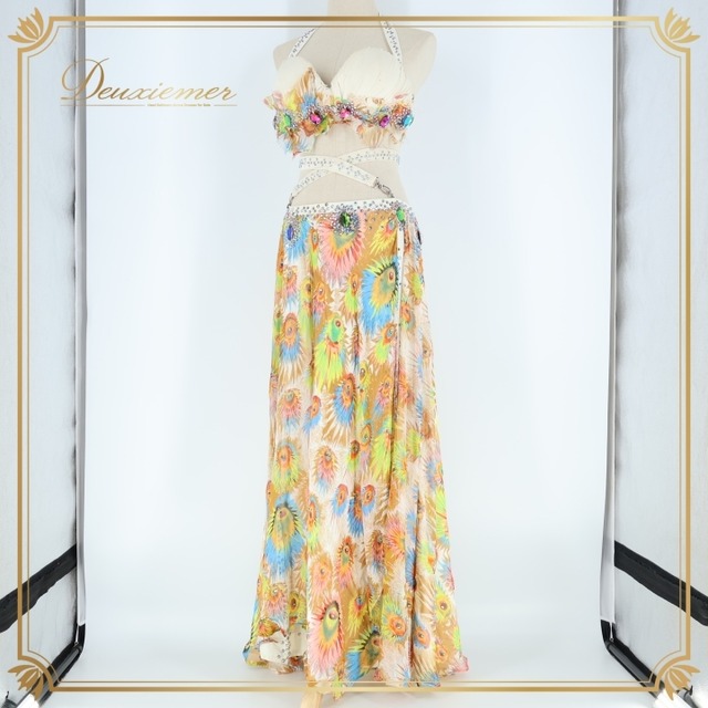 ベリーダンス オリエンタル 衣装 上下セット ホワイト系 ラインストーン トップス スカート ベール 華やか 白 黄 青 茶 紫 豪華 装飾 ストーン インナーパンツ 爽やか 腕飾り アーム飾り かわいい 舞台 イエロー系 ブルー系 ブラウン系 パープル系