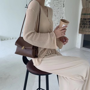 フラップショルダーバッグ