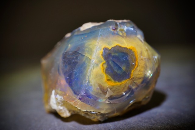 エッグ・イン・オパール Opal Egg 1083