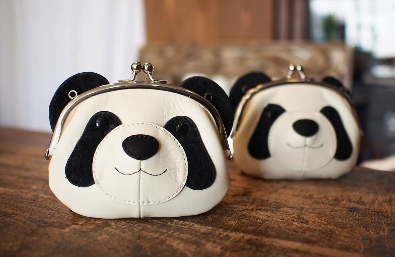 雨ザラシ工房 本革くりのがま口 小 | teshigotoya ねむの木の豆